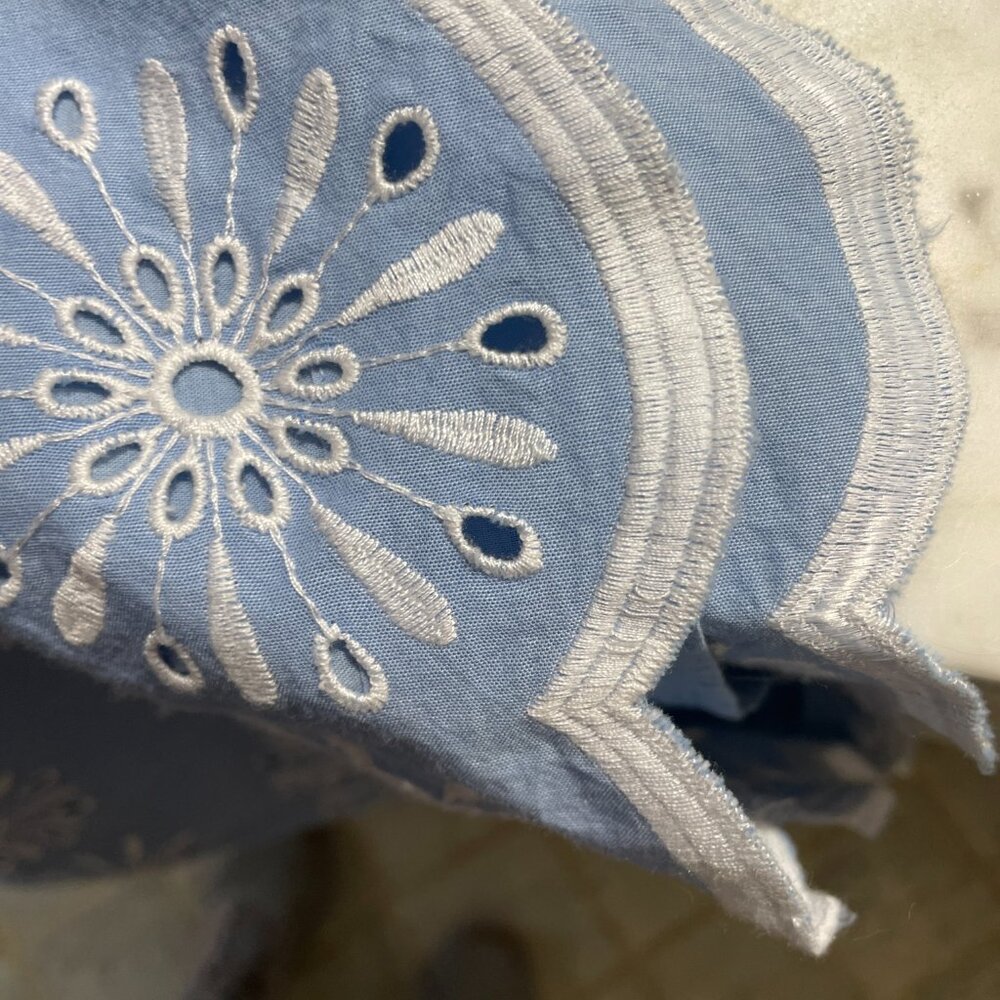 Talbots Chambray Starburst Eyelet A-Line Skirt With White Scalloped Hem Size 2 - Picture 6 of 7